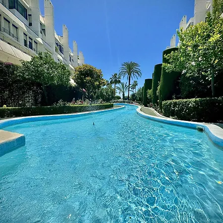 House With Pool By Homing *